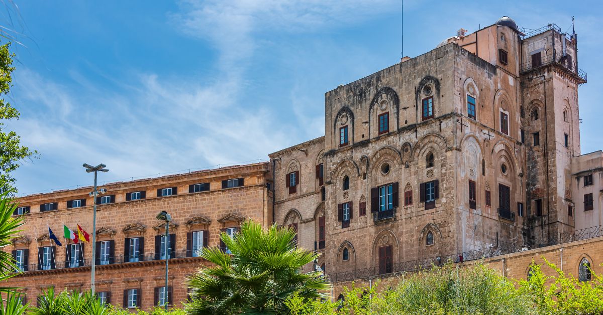 Fachada exterior del Palacio de los Normandos en Palermo (Sicilia)