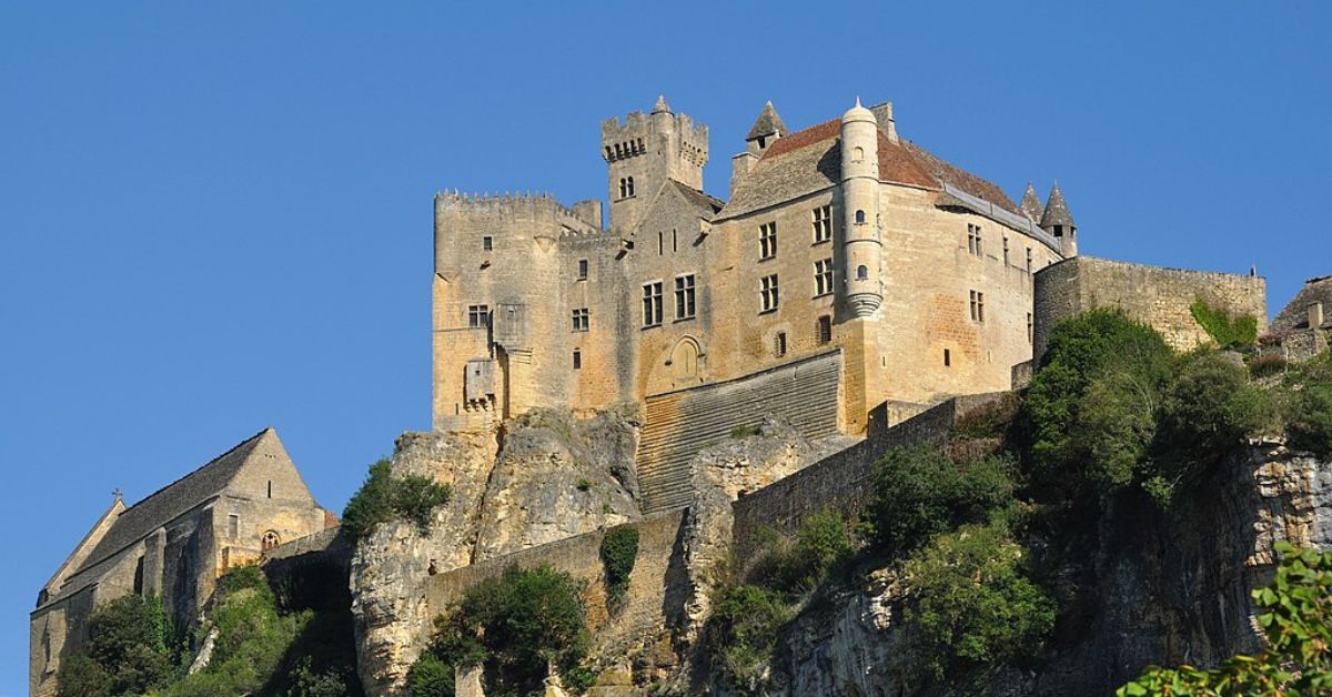 El Castillo de Beynac sobre lo alto de una colina.