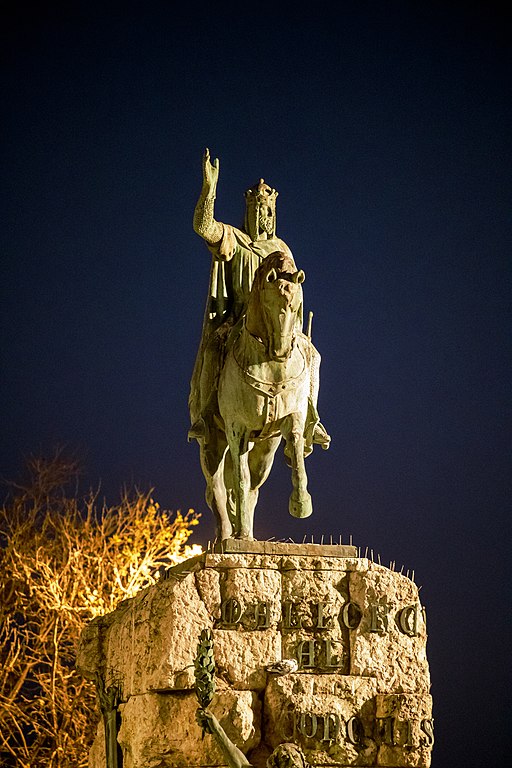 Estatua equestre de Jaime I de Aragón en Palma de Mallorca