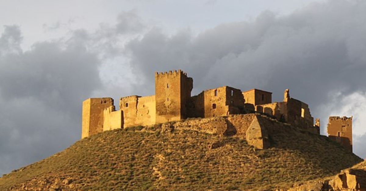 Castillo de Montearagón al atardecer