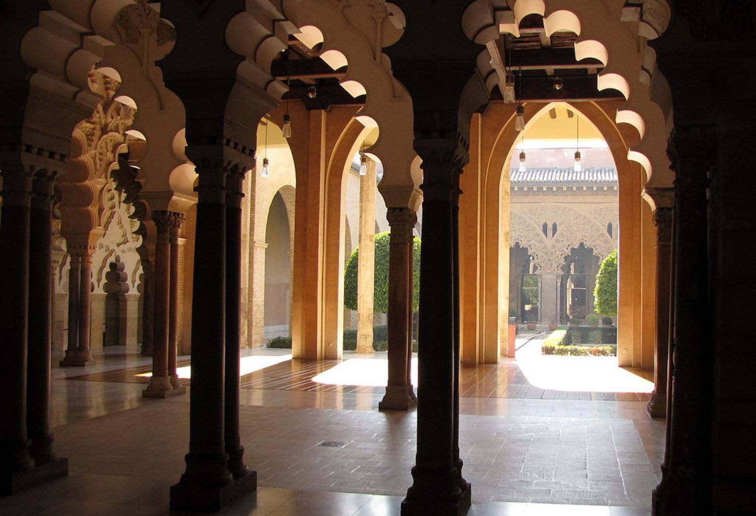 Pórtico Palacio de la Aljafería Pórtico Palacio de la Aljafería