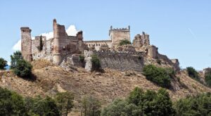 Castillo De Escalona: La Fortaleza Junto Al Río Alberche Castillo de Escalona en Toledo
